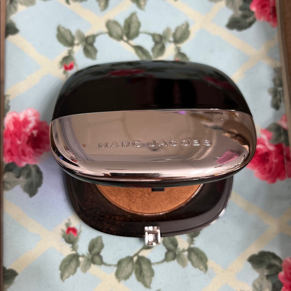 Marc Jacobs Black and Silver Compact